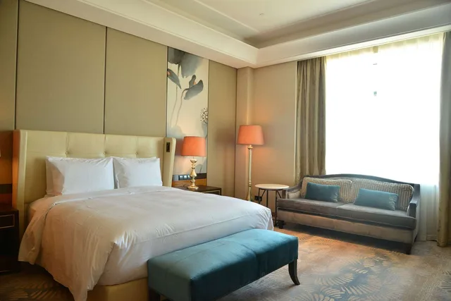 غرفة تنفيذية بسرير كينج مع دخول الصالة، Hilton Urumqi 1/4