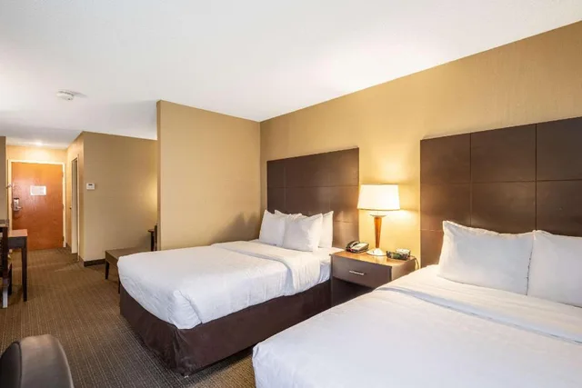 Upgrade, Suite, 2 Double Beds، Clarion Pointe Harrisonburg 1/3