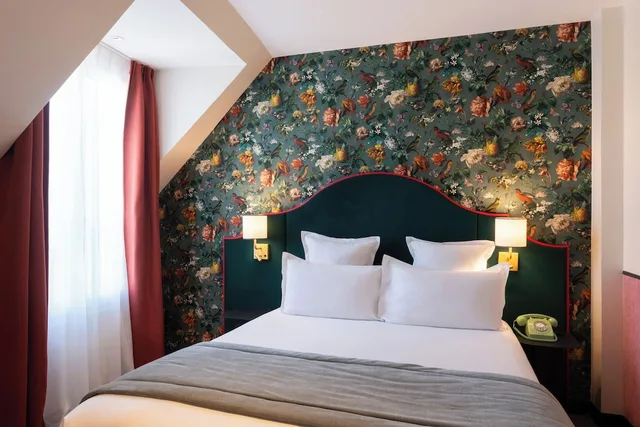 غرفة عائلية بسرير كوين بإطلالة على المدينة مع أريكة، Hotel Brittany Opera 1/4