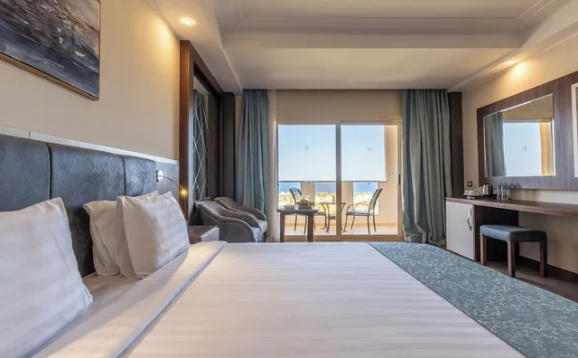 Club, Twin Beds, Lateral Side Sea View، SRNTY Sea Reef 2/5
