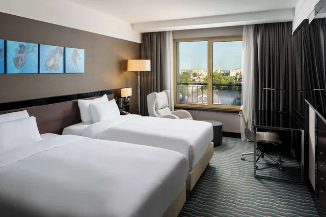غرفة قياسية بسرير كوين، Radisson Blu Leogrand Hotel 1/3