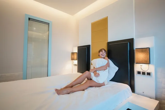 غرفة قياسية بسرير مزدوج بإطلالة جزئية على البحر مع أريكة، Orka Sunlife Hotel Resort Aquapark 5/7