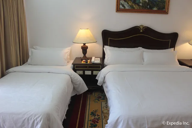 غرفة ديلوكس بسرير كوين وسرير فردي، Fort Ilocandia Resort Hotel 3/5