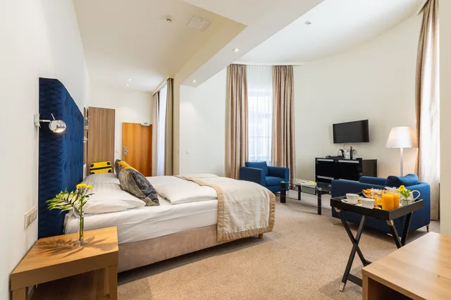 Junior Suite, Studio, King Bed, Hilight Suites Hotel 1/8