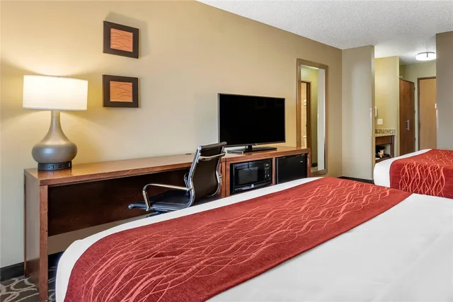 غرفة بسريرين كوين، Comfort Inn Dyersville Near Field of Dreams 3/4