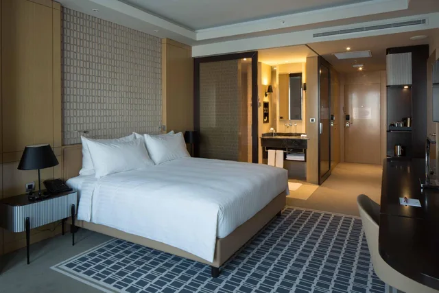 غرفة ديلوكس بسرير كينج، Skopje Marriott Hotel 2/10