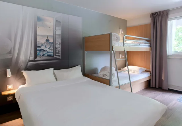غرفة قياسية رباعية، B&B HOTEL Louveciennes 1/3