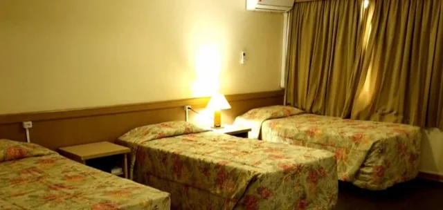 غرفة قياسية ثلاثية بسريرين منفصلين وثلاثة أسرّة، Hotel Golden Park Curitiba by Nacional Inn 7/10