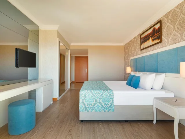 Standard, Double Bed, Garden View, Asteria Bloom Side 8/10