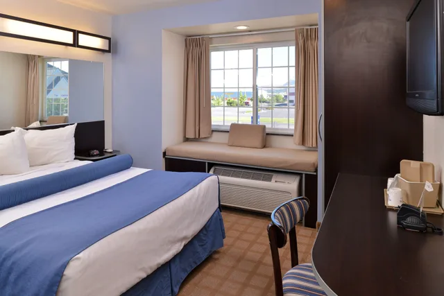 Standard, Queen Bed, Microtel Inn Suites Klamath Falls 2/10