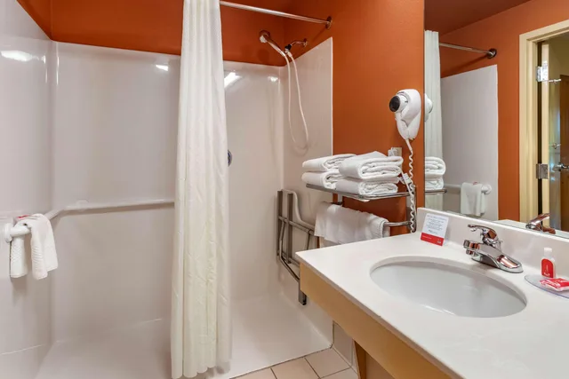 غرفة بسرير مزدوج، Econo Lodge Pigeon Forge Riverside 9/9