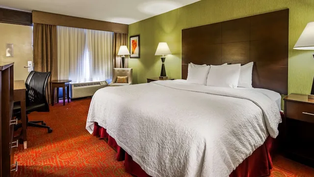 غرفة قياسية بسرير كينج للمدخنين، Best Western Northgate Inn 1/2
