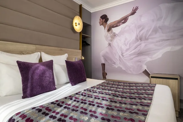 غرفة كلاسيكية ديلوكس بسرير كوين، Hotel Nude Paris - Color Vision 2/3