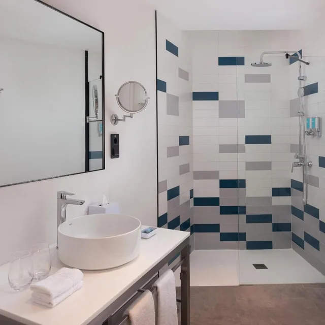 Aloft, Guest Room, Premium, King Bed, Large، Aloft Madrid Gran Via 6/7