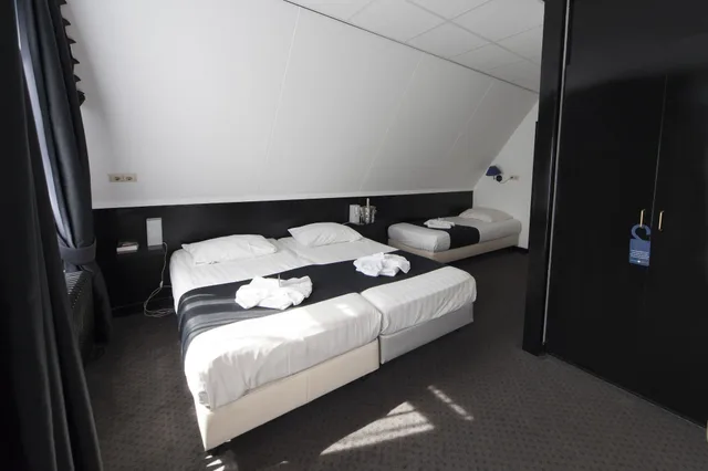 غرفة ثلاثية بسريرين منفصلين، Fletcher Hotel-Landgoed Huis Te Eerbeek 2/6