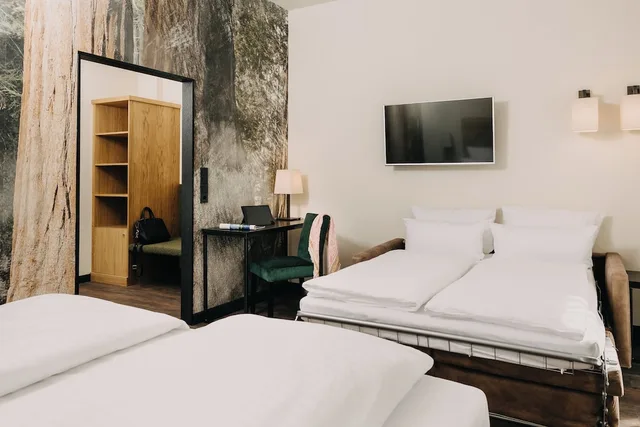 Comfort, King Bed, Forsthaus Furth Nurnberg 3/4