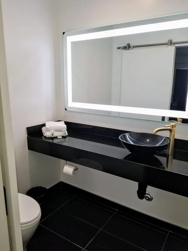 غرفة حصرية بسرير كينج، Glen Capri Inn Suites Burbank 1/1