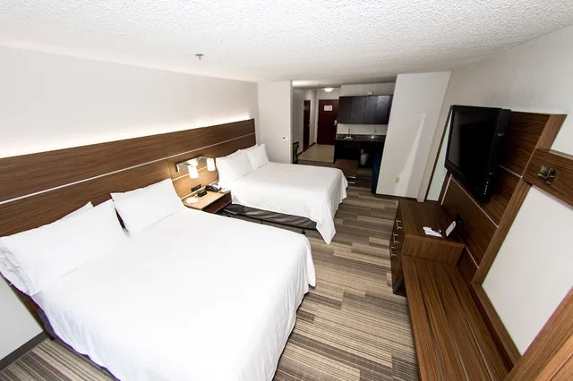 غرفة قياسية بسريرين كوين لذوي الإعاقة، Holiday Inn Express Hotel And Suites Statesville 2/8