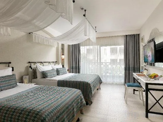 غرفة بسرير كوين، Limak Cyprus Deluxe Hotel 1/1