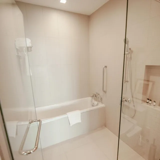 غرفة بريميوم بإطلالة على البحر بغرفة نوم واحدة، Oakwood Hotel Residence Sri Racha 7/7