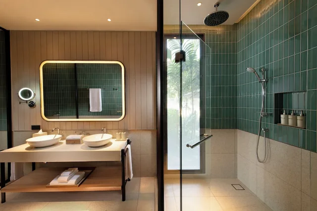 غرفة بسرير كينج بشرفة، Hilton Burau Bay Langkawi Resort 5/20