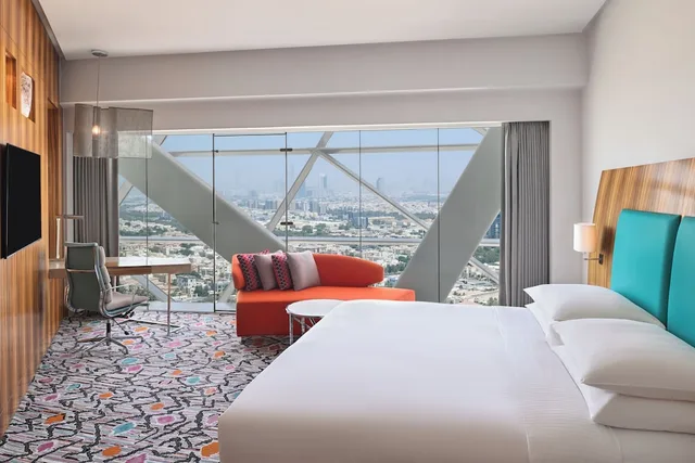 غرفة بسرير كينج بإطلالة، Andaz Capital Gate, Abu Dhabi, by Hyatt 5/8