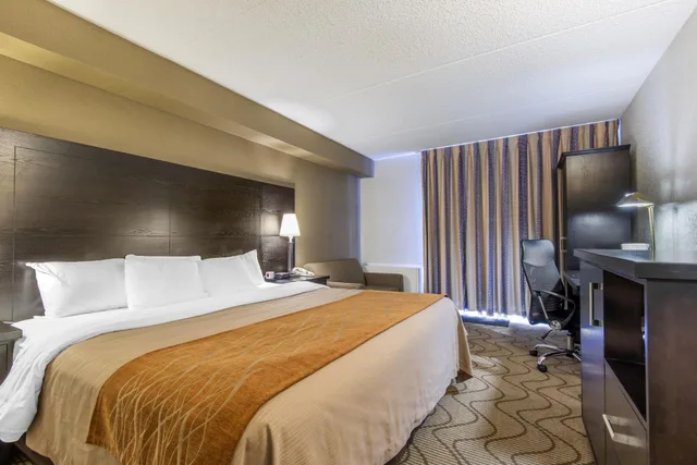 غرفة قياسية بسرير كوين مع أريكة، Comfort Inn North Bay 2/7