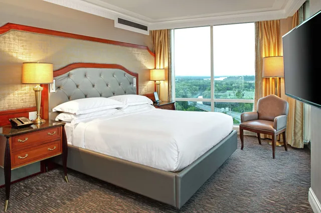 جناح مع دخول الصالة، Hilton Lac Leamy 1/4