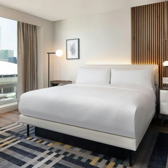 جناح بسرير كينج بإطلالة على المدينة بغرفة نوم واحدة مع أريكة، Le Meridien Fort Worth Downtown 1/3