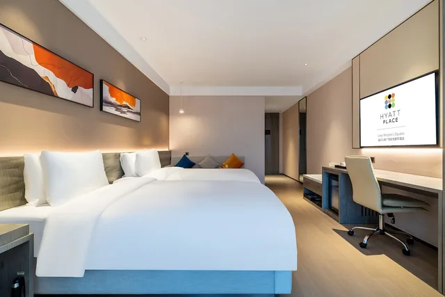 غرفة بسريرين منفصلين بإطلالة على الحديقة مع أريكة، Huidong Business Hotel 1/4