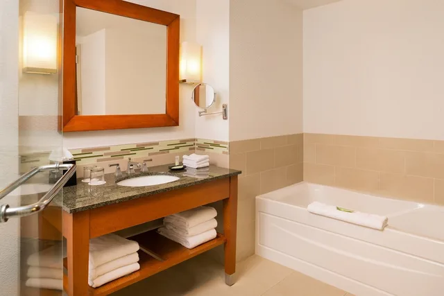 غرفة تقليدية بسرير كينج، The Westin Edina Galleria 3/3