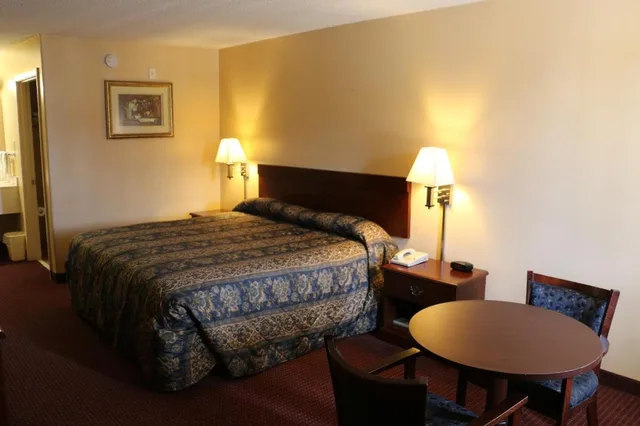 غرفة بسرير كوين، Western Inn 1/2
