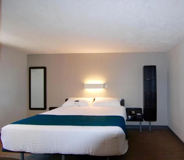 غرفة بسرير كوين لغير المدخنين بمطبخ، Motel6 Saanichton, BC - Victoria Airport 7/10