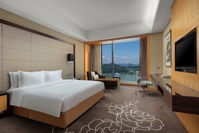 غرفة قياسية بسرير كينج في طابق مرتفع، CROWNE PLAZA YICHANG 4/9