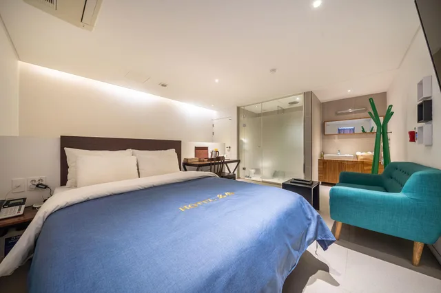 Royal, Style, Deluxe, Queen Bed، Hotel Myeongjak 1/2
