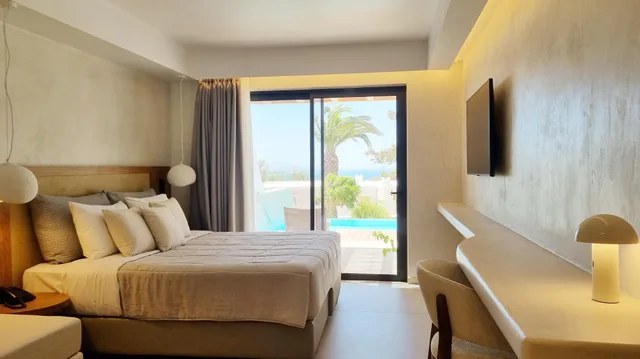 جناح جونيور بإطلالة على البحر بمسبح خاص، Kavuras Village Hotel & Suites 2/2