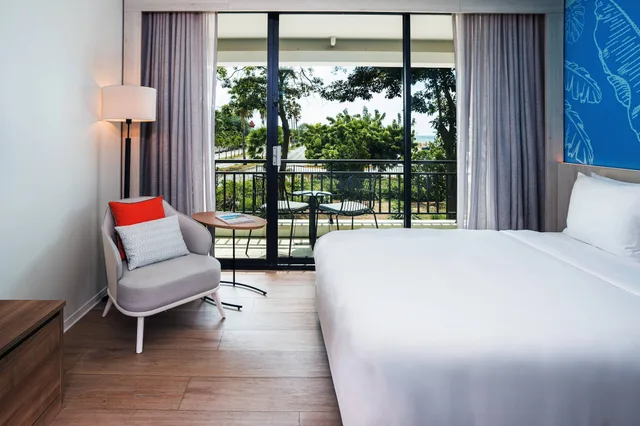 Room, King Bed, Partial View, Balcony، Curacao Marriott Beach Resort 3/10