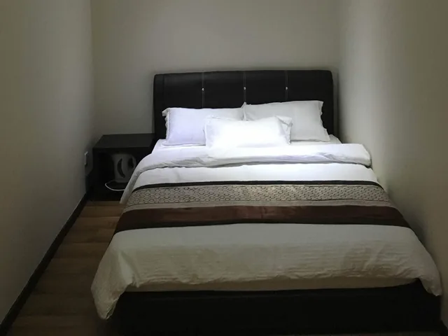 Room, Queen Bed, No Window، Qu Lin Resident 3/6