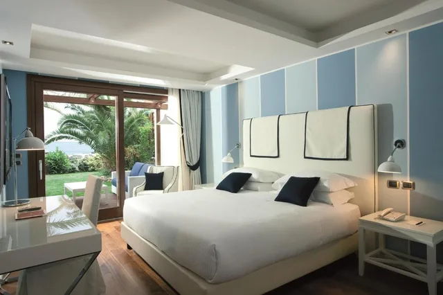 غرفة ديلوكس بسرير مزدوج بإطلالة على البحر، La Plage Resort 3/4