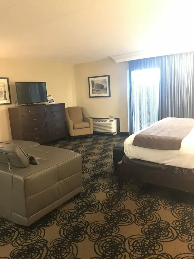 Standard, King Bed, Pool Side, Balcony, Large، Best Western Kelly Inn 1/9
