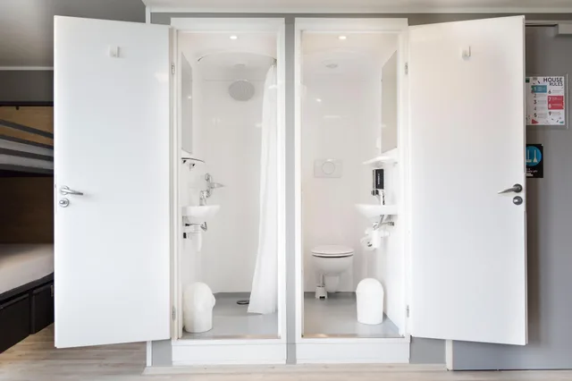Private, 6 Bedrooms، Generator Hamburg 3/3