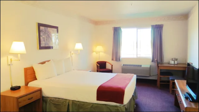 غرفة قياسية مفردة بسرير كوين، Peppermill Empress Inn 4/5