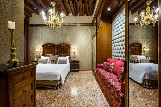Deluxe, Double Bed, Canal View, Palazzo Priuli 3/8