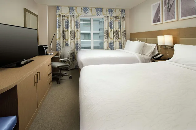 غرفة بسرير كوين وسرير كوين لذوي الإعاقة، Hilton Garden Inn Miami South Beach 1/2
