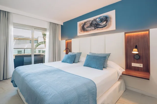 غرفة عائلية بسرير كينج مع أريكة، Iberostar Selection Playa De Muro Village 1/4