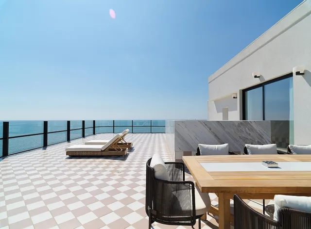 جناح رئاسي بسريرين منفصلين مع أريكة، LIV Mackenzie Beach Suites 6/10