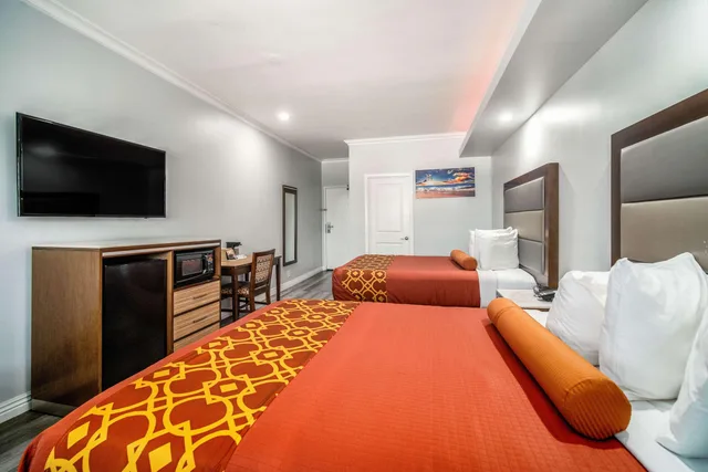 غرفة بسريرين كوين، Rodeway Inn and Suites Pasadena 4/5