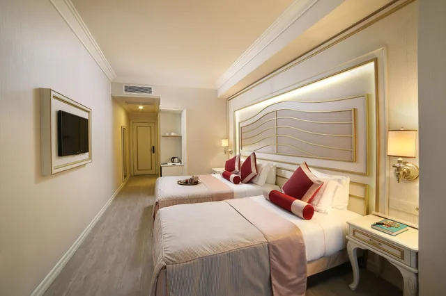 Deluxe, Triple, Multiple Beds, City View, Allergy Friendly، Halifaks Hotel 4/5