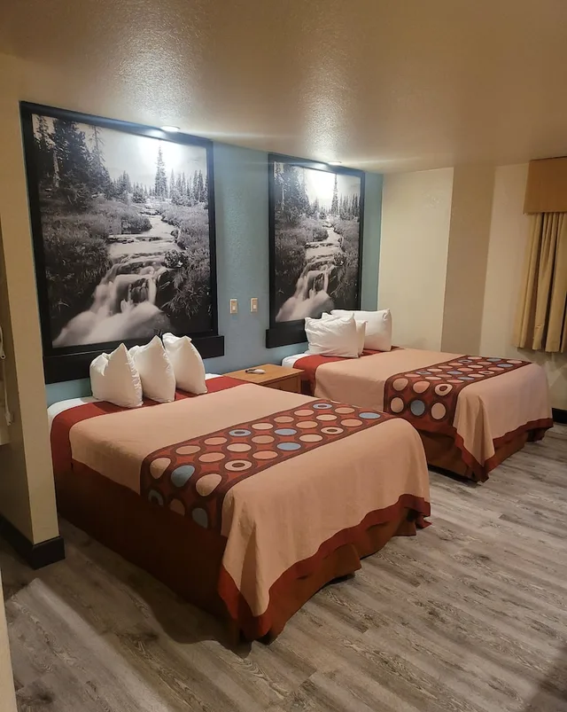 Room, 2 Double Beds, Super 8 by Wyndham Show Low 8/10