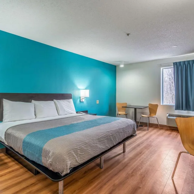 غرفة بسرير كينج للمدخنين، Motel6 Rocky Mount, NC 5/10